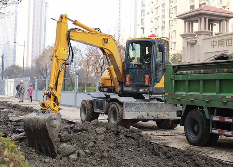 小型挖掘機的百變應用---市政工程建設